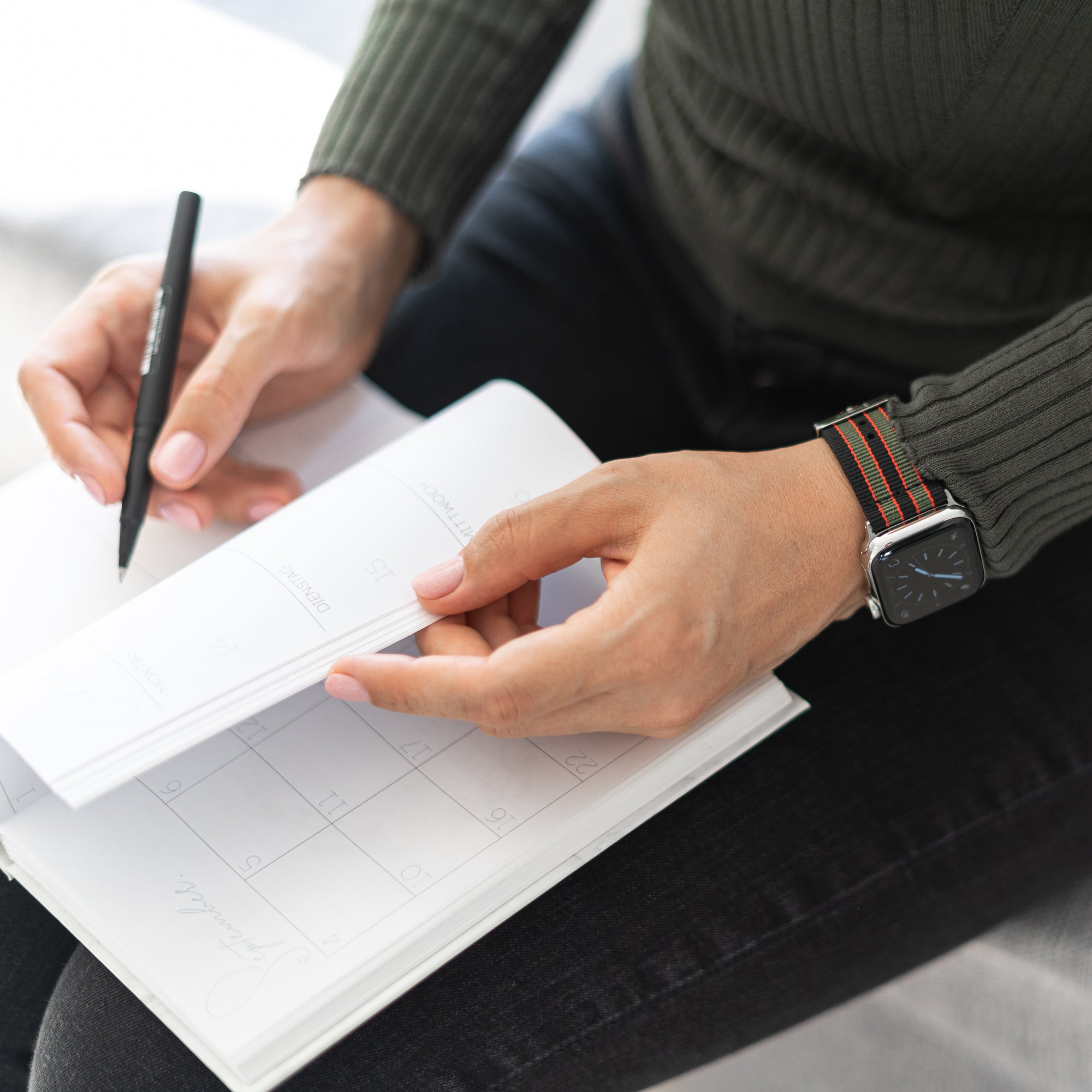 ブラック、レッド、グリーンのナイロン