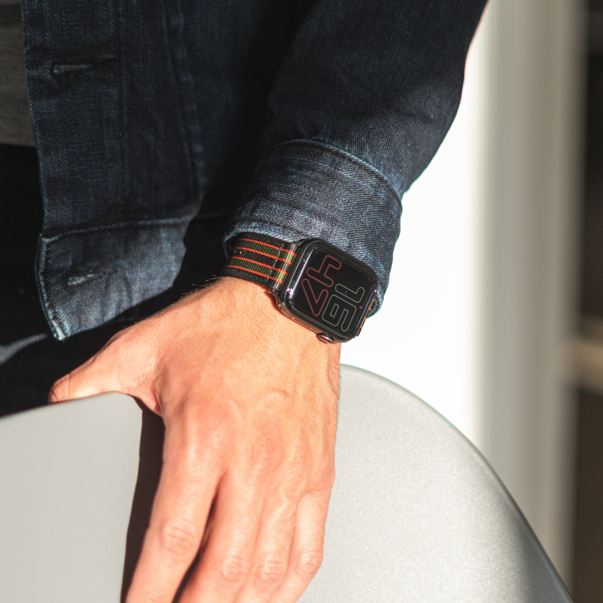 ブラック、レッド、グリーンのナイロン