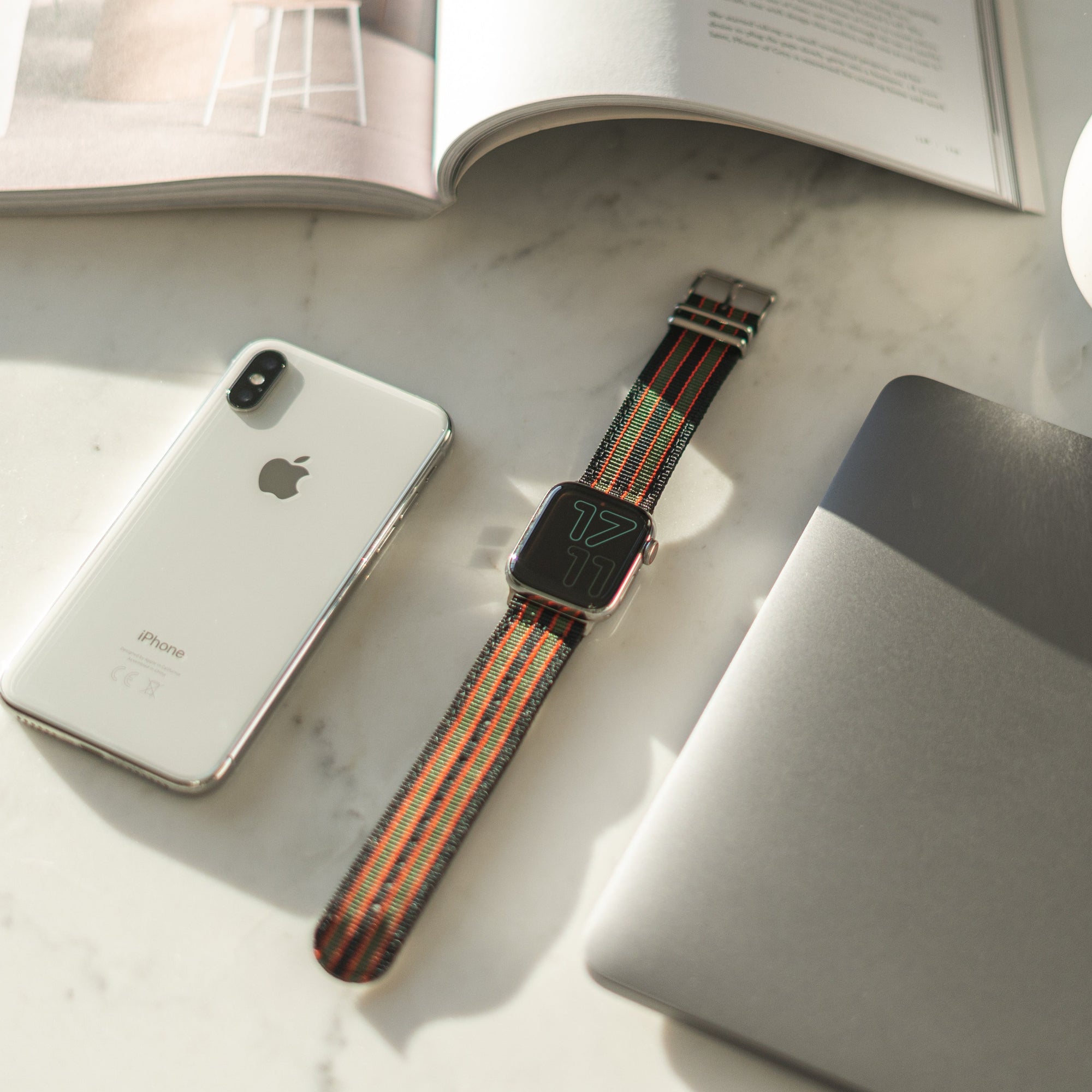 ブラック、レッド、グリーンのナイロン